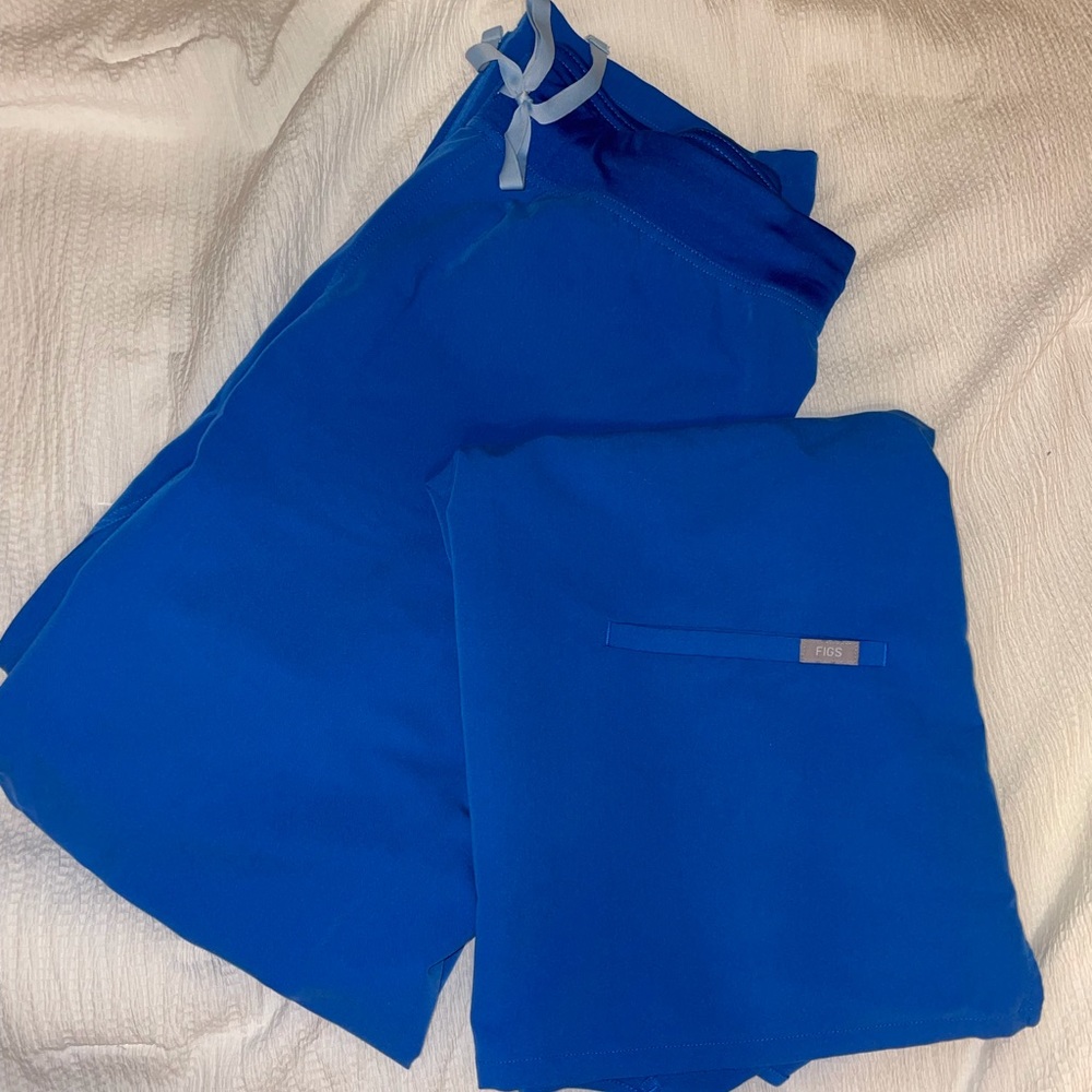 FIGS Scrub Set